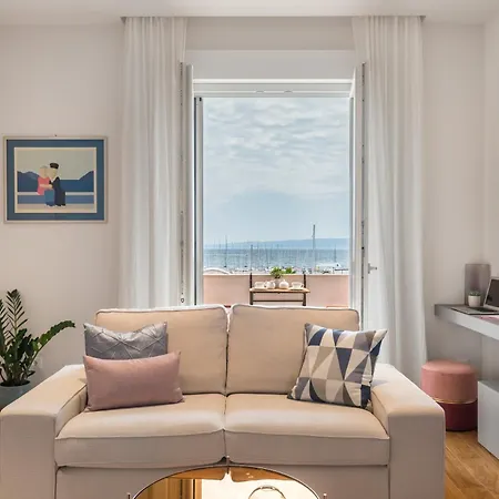 Seaway Balcony & Sea View Split